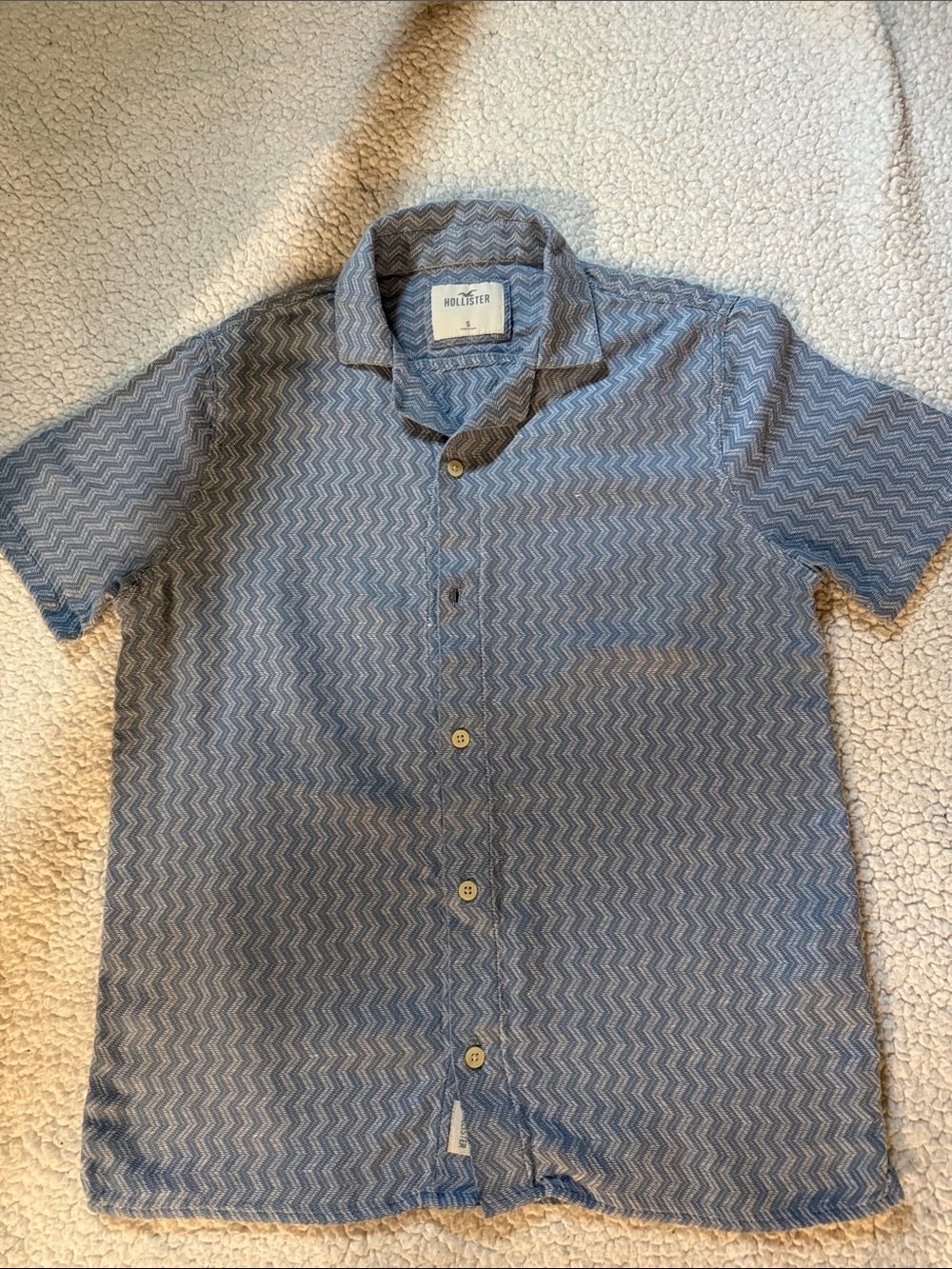 Hollister Light Blue Chevron Short Sleeve Button-Down Shirt